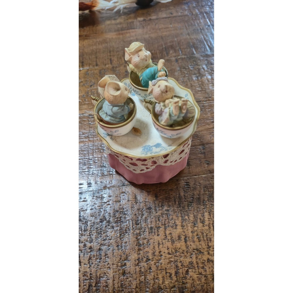 Enesco 1993 Mice in Teacups Musical Figurine Love Makes The World Go Round Pink